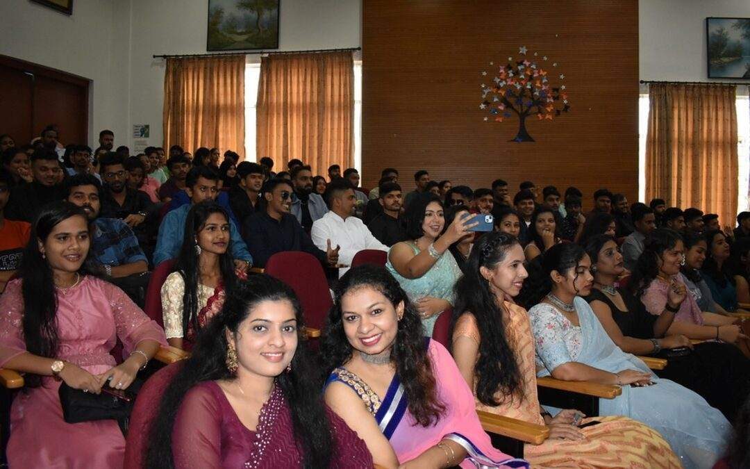 Junior MBA students give cultural farewell to seniors