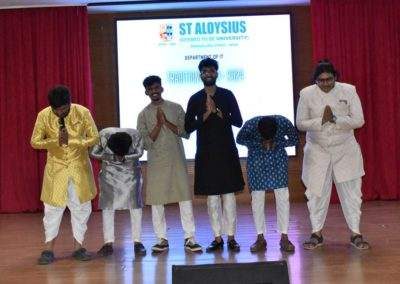 IT students celebrate traditional day