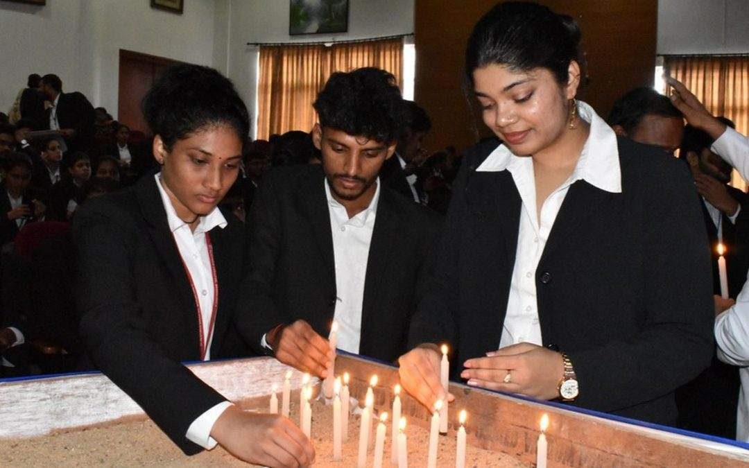 Prayer service held for outgoing MBA students